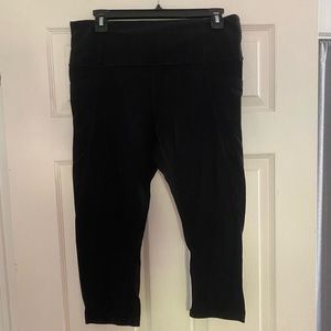 Black athleta crop leggings w pockets